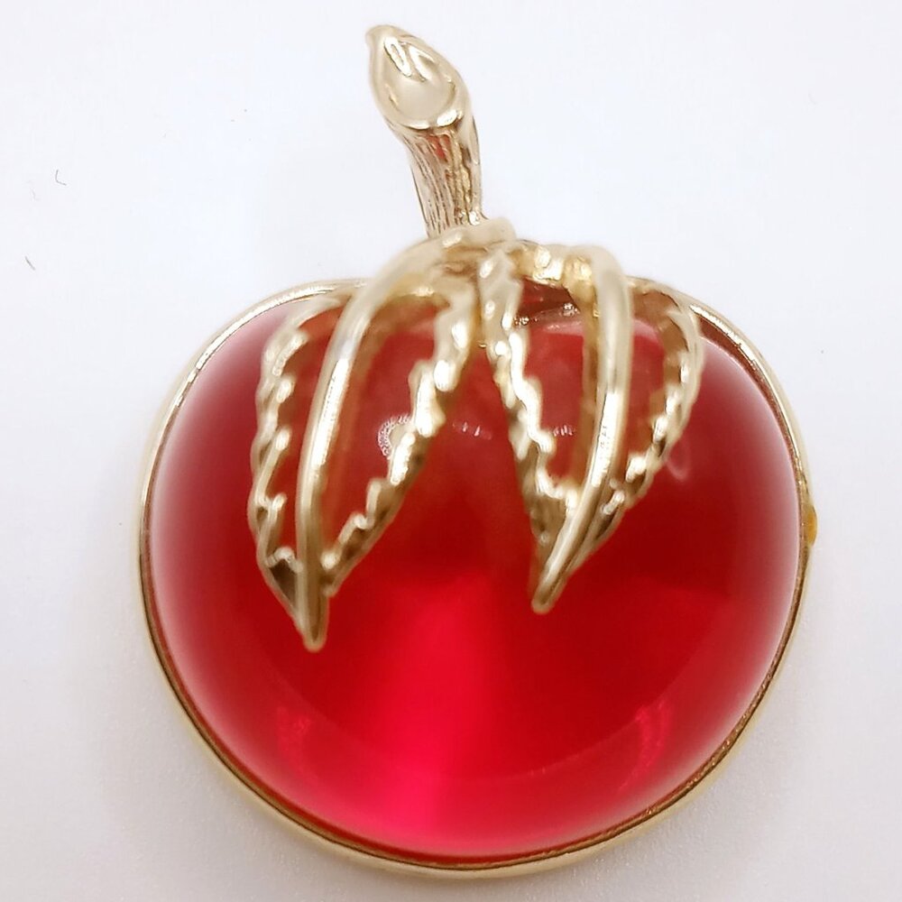 Vintage Sarah Coventry Brooch Gold-tone Cabochon Lucite Leaf Red Apple Design